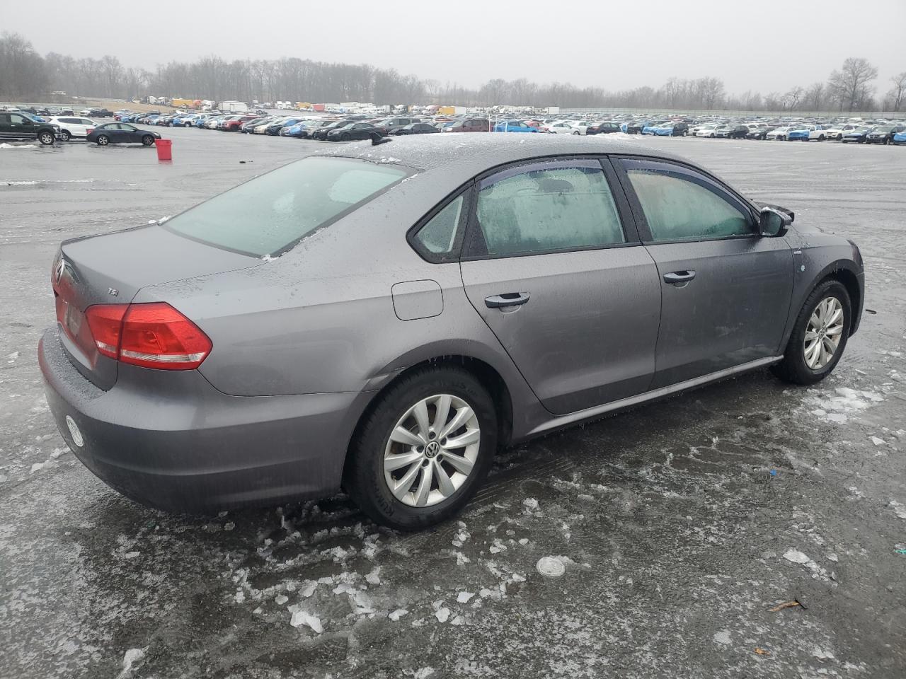 2015 Volkswagen Passat VIN 1VWAT7A3XFC010956 Copart auction photo, normal wear / minor dent/scratches damage thumbnail 3