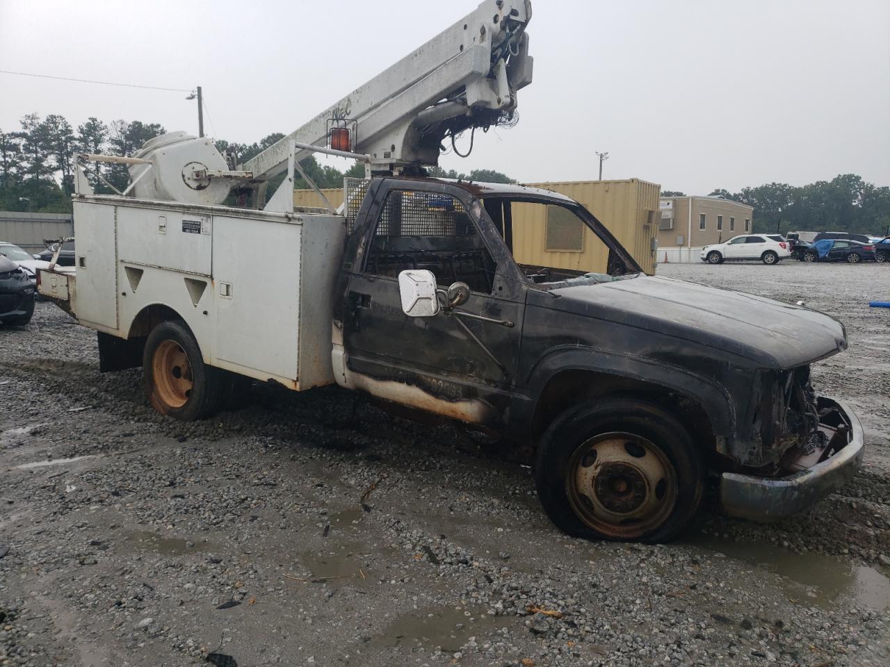 1997 Chevrolet GMT-400 VIN 1GBKC34F8VJ106704 Copart auction photo, burn damage thumbnail 4