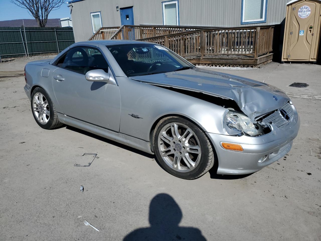 2004 Mercedes-Benz SLK-klasse VIN WDBKK65F74F300543 Copart auction photo, front end damage thumbnail 4