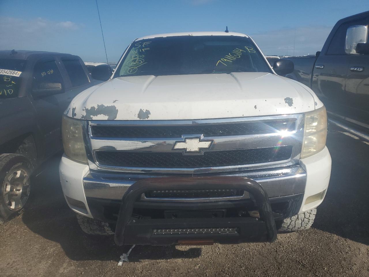 2011 Chevrolet Silverado VIN 3GCPKSE31BG298824 Copart auction photo, water/flood / minor dent/scratches damage thumbnail 5
