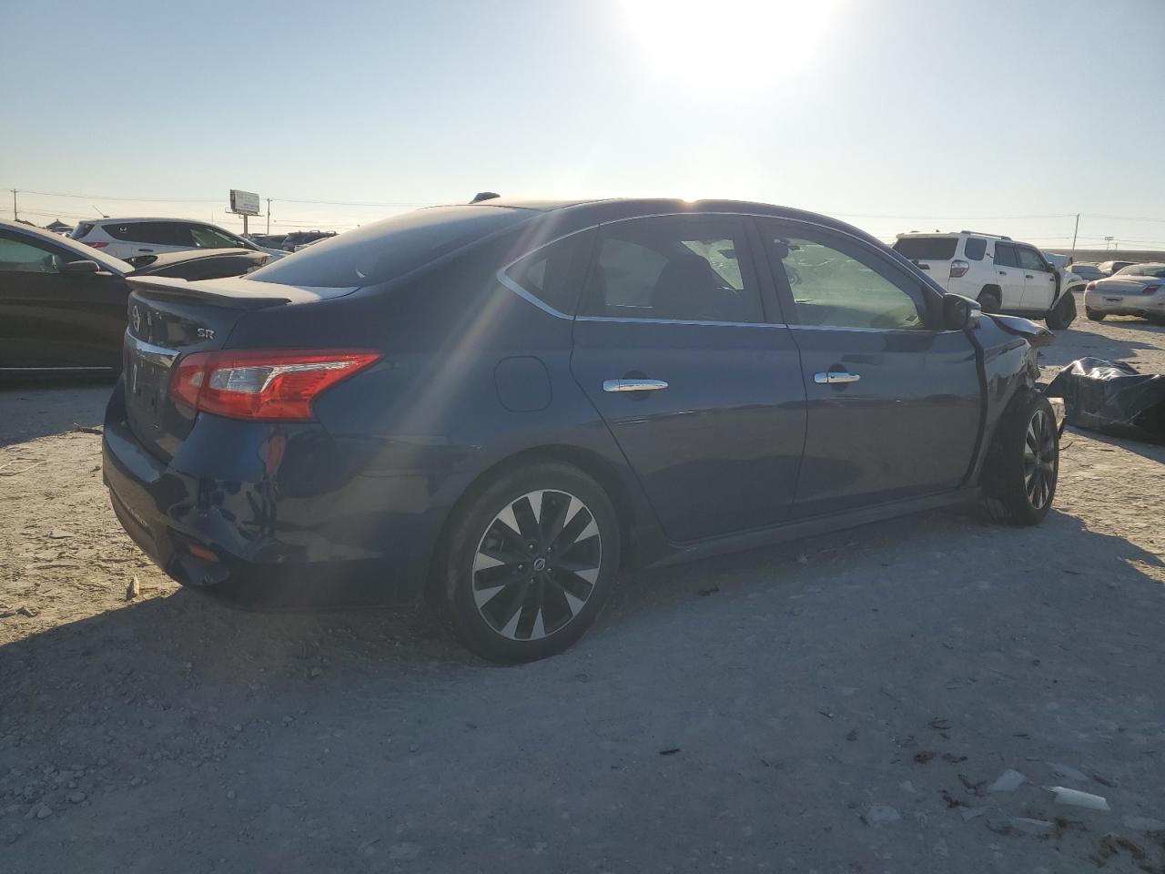 2018 Nissan Sentra VIN 3N1AB7AP5JY218562 Copart auction photo, front end / minor dent/scratches damage thumbnail 3