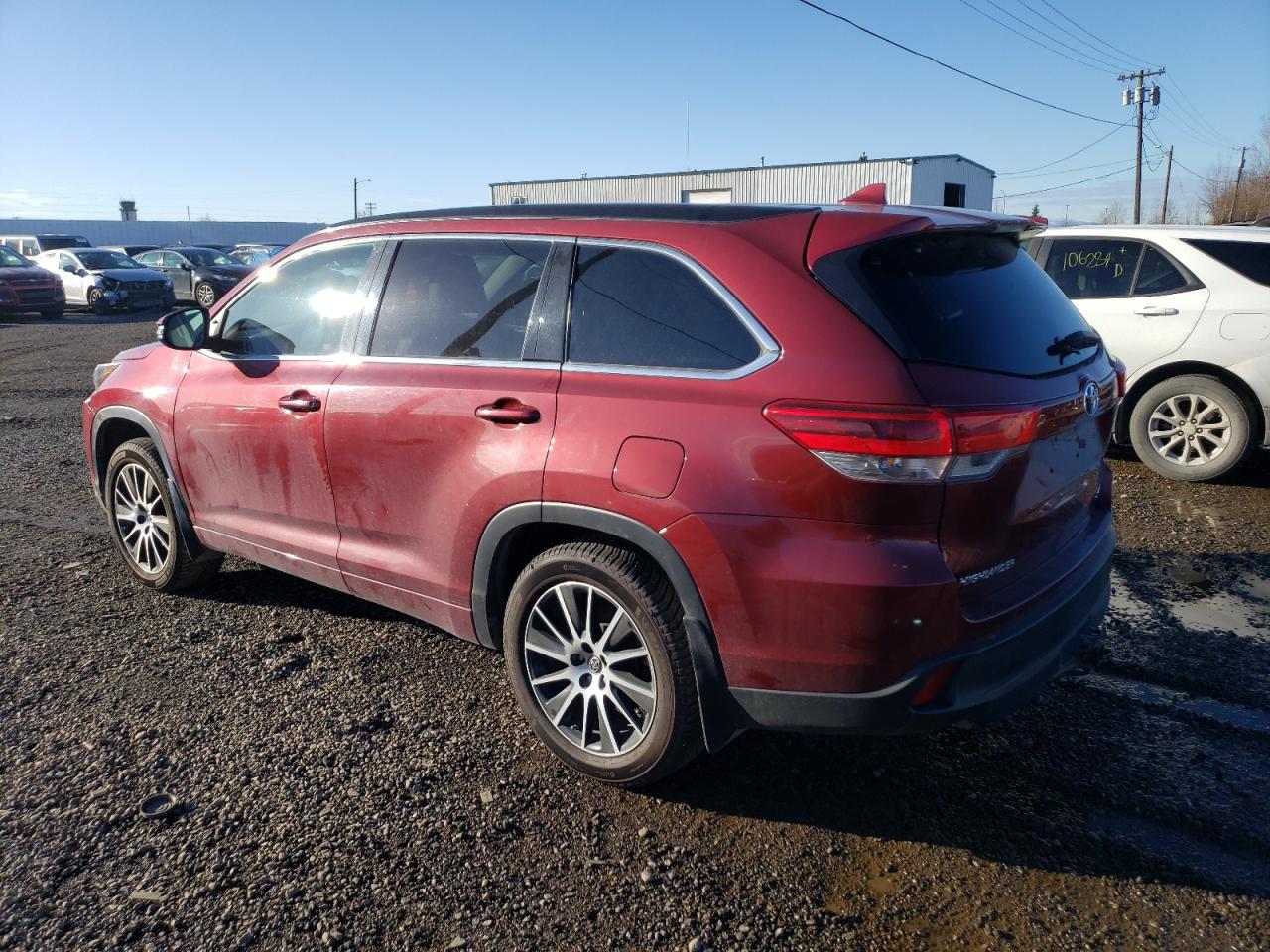 2017 Toyota Highlander VIN 5TDJZRFH6HS407616 Copart auction photo, front end damage thumbnail 2
