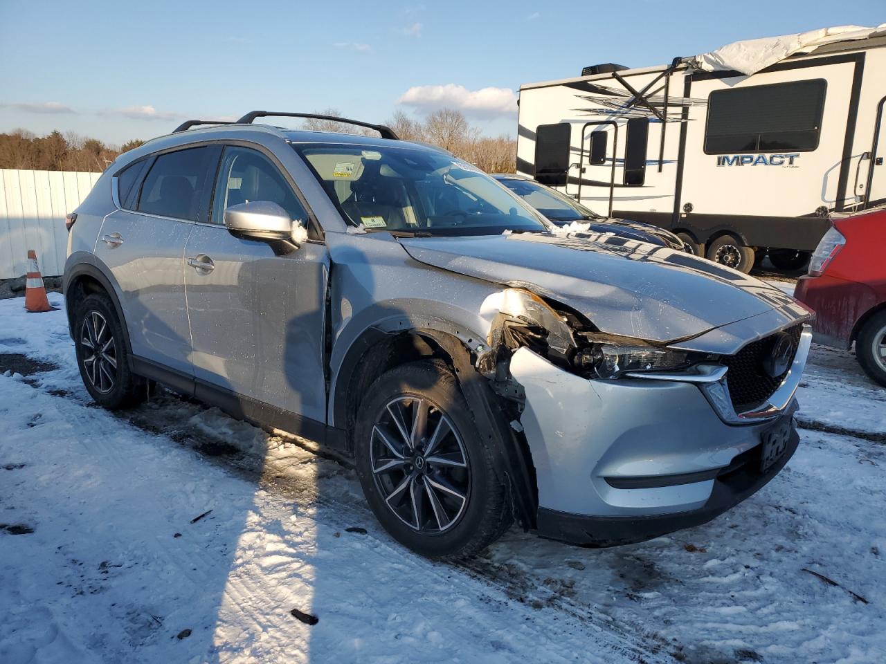 2018 Mazda CX-5 VIN JM3KFBCM1J0439363 Copart auction photo, side / front end damage thumbnail 4