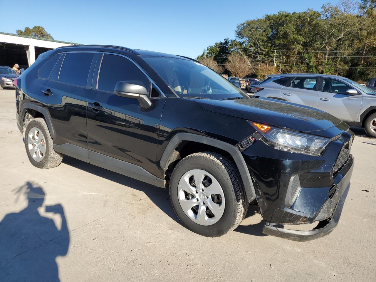 2020 Toyota RAV 4 VIN JTMH1RFV8LD521990 Copart auction photo, front end damage thumbnail 4