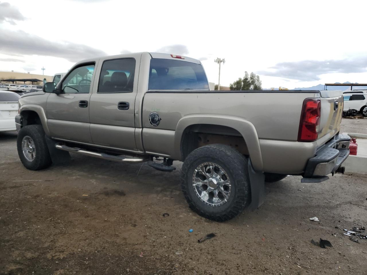 2003 Chevrolet Silverado VIN 1GCHK23163F108248 Copart auction photo, vandalism / mechanical damage thumbnail 2