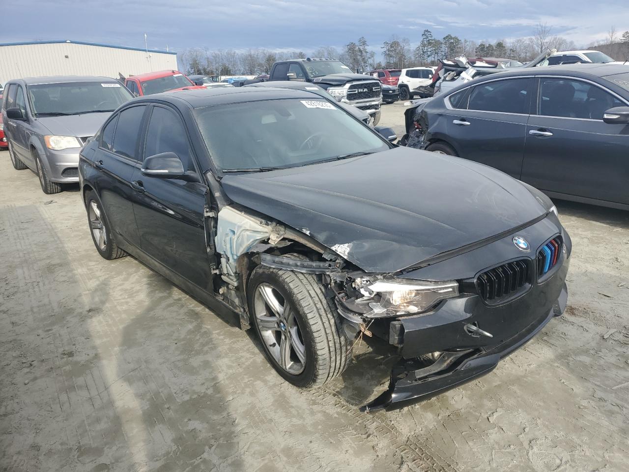 2015 BMW 3er VIN WBA3C3C5XFP663733 Copart auction photo, front end damage thumbnail 4