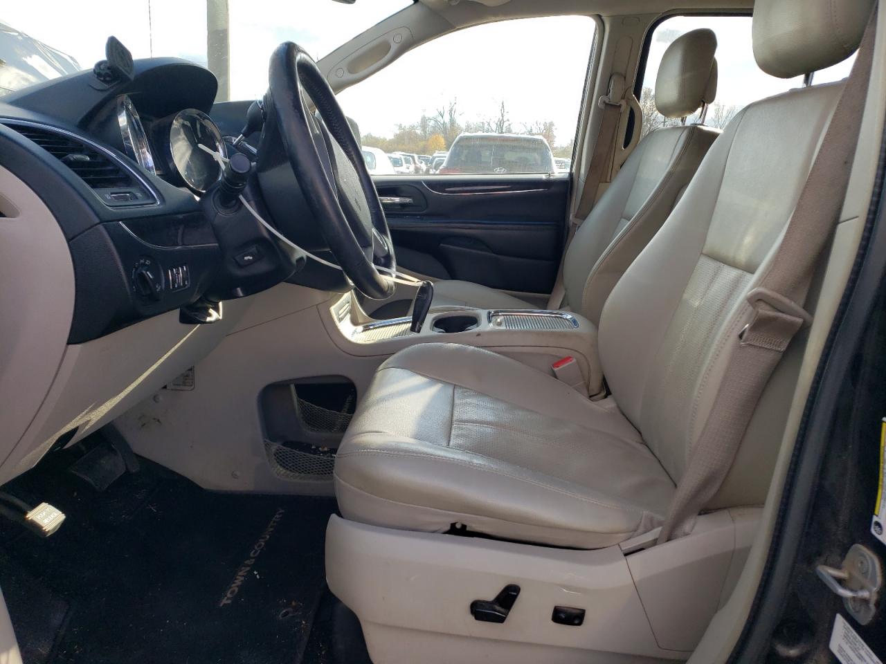 2013 Chrysler Town & Country VIN 2C4RC1CG1DR737720 Copart auction photo, front end damage thumbnail 7