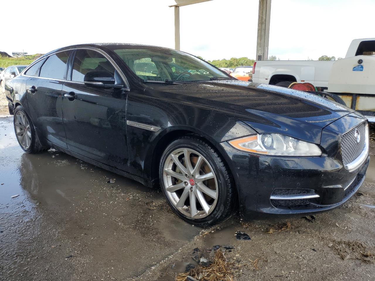 2015 Jaguar XJ VIN SAJWA1CZXF8V81218 Copart auction photo, rear end / minor dent/scratches damage thumbnail 4