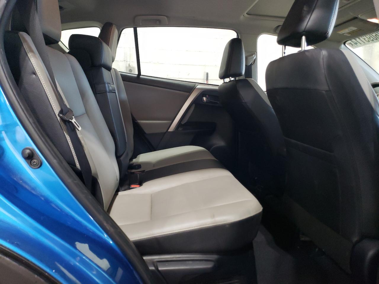 2016 Toyota RAV 4 VIN JTMDJREV2GD048643 Copart auction photo, front end / side damage thumbnail 11