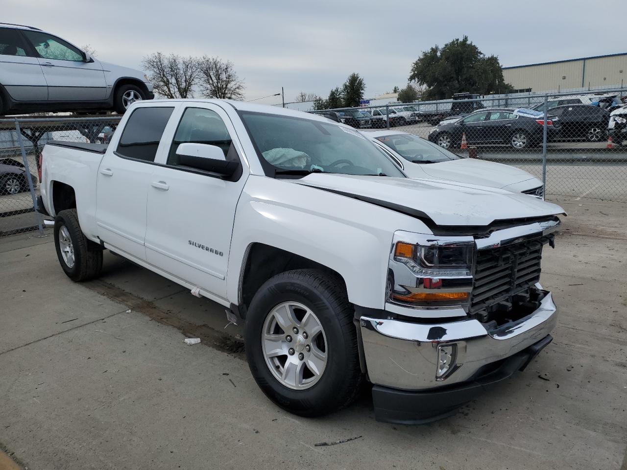 2018 Chevrolet Silverado VIN 3GCUCRER0JG354389 Copart auction photo, front end / side damage thumbnail 4