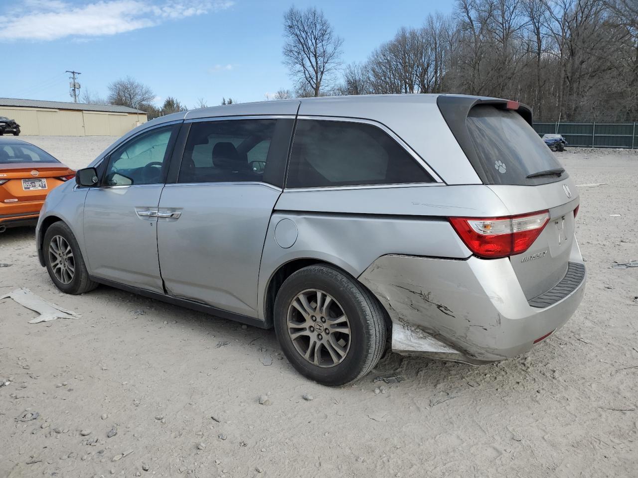 2013 Honda Odyssey VIN 5FNRL5H62DB049082 Copart auction photo, rear end / minor dent/scratches damage thumbnail 2