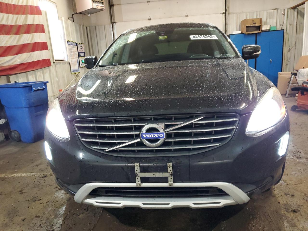 2017 Volvo XC60 VIN YV449MRR5H2062913 Copart auction photo, side / minor dent/scratches damage thumbnail 5