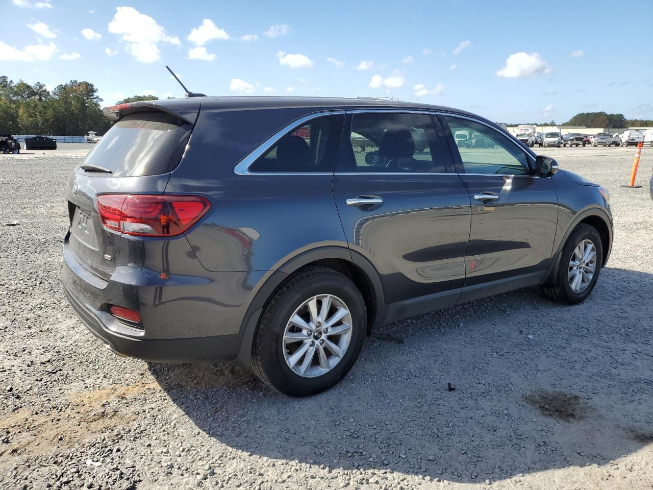 2019 KIA Sorento VIN 5XYPG4A37KG514726 Copart auction photo, side damage thumbnail 3