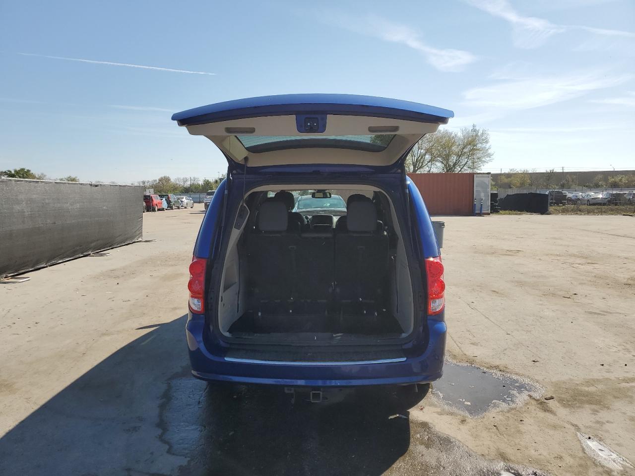2019 Dodge Caravan VIN 2C4RDGCG4KR712422 Copart auction photo, side damage thumbnail 6