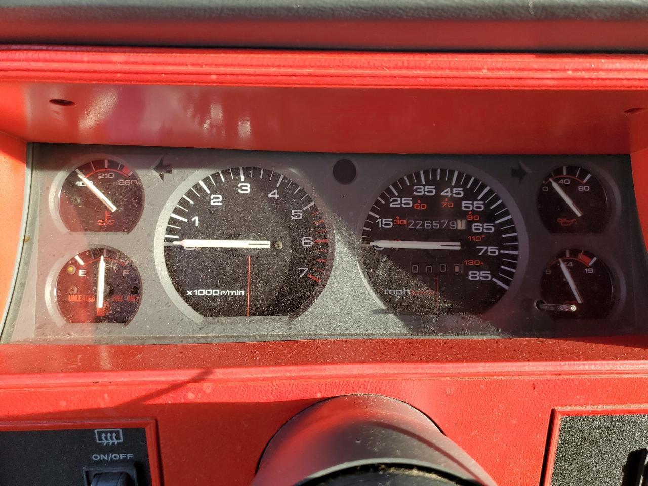 1994 Jeep Grand Cherokee VIN 1J4FJ68S3RL239208 Copart auction photo, front end / side damage thumbnail 9