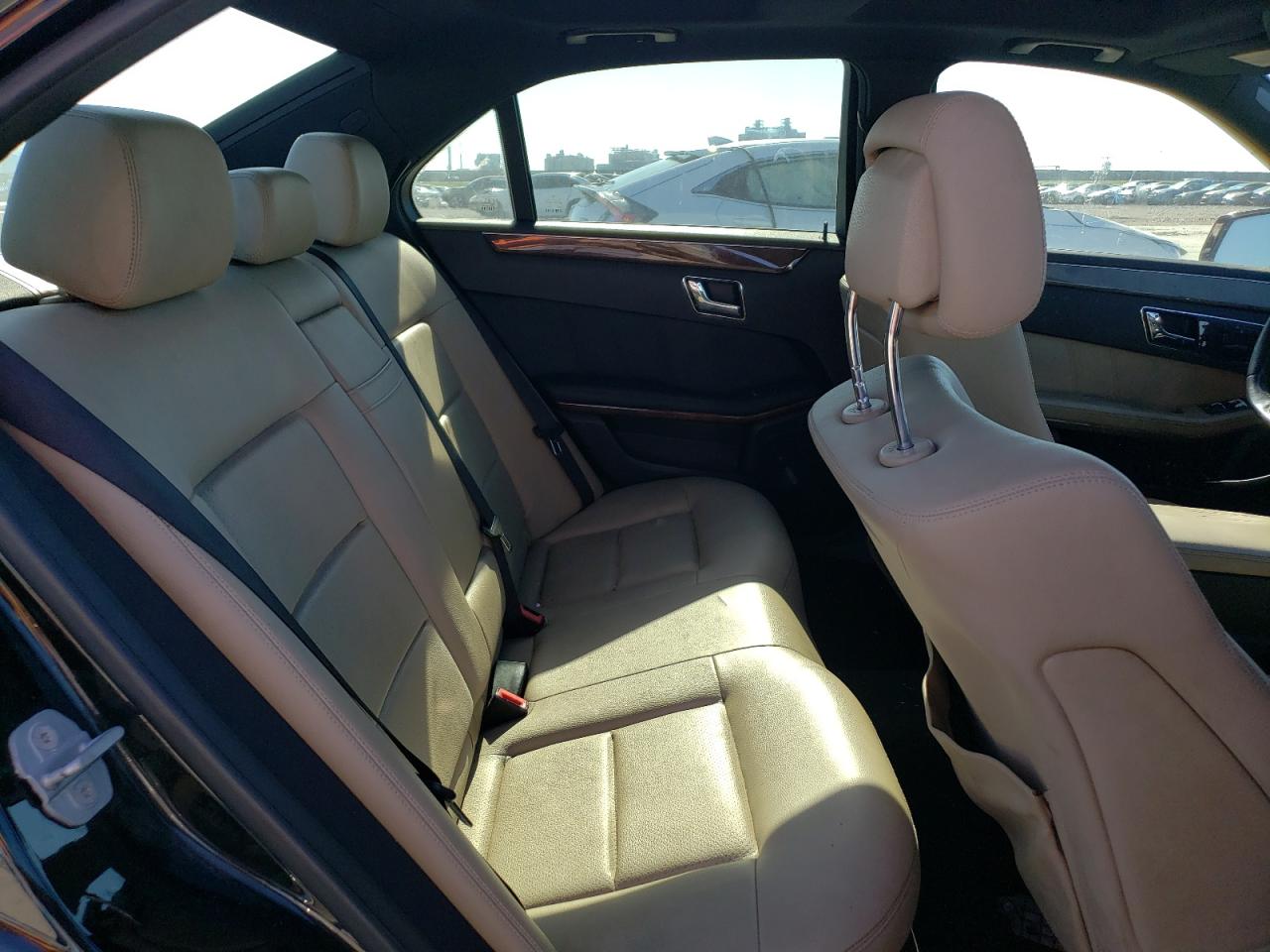 2010 Mercedes-Benz E-klasse VIN WDDHF8HBXAA119326 Copart auction photo, rear end damage thumbnail 11