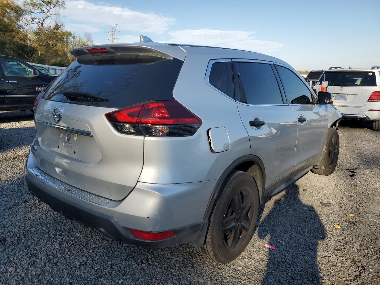 2018 Nissan Rogue VIN 5N1AT2MT5JC733989 Copart auction photo, front end damage thumbnail 3