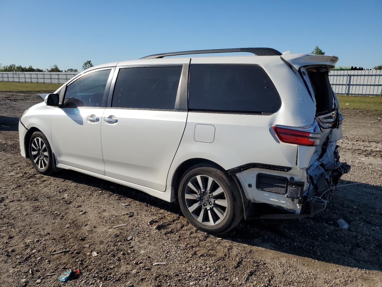 2018 Toyota Sienna VIN 5TDYZ3DC2JS959994 Copart auction photo, rear end / front end damage thumbnail 2