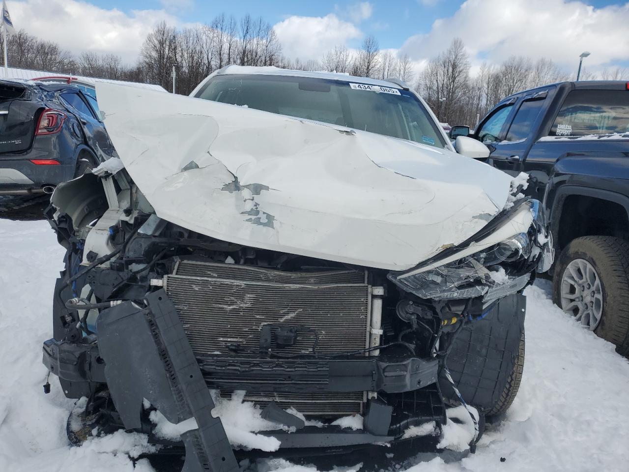 2017 Hyundai Tucson VIN KM8J3CA44HU564264 Copart auction photo, front end / minor dent/scratches damage thumbnail 5