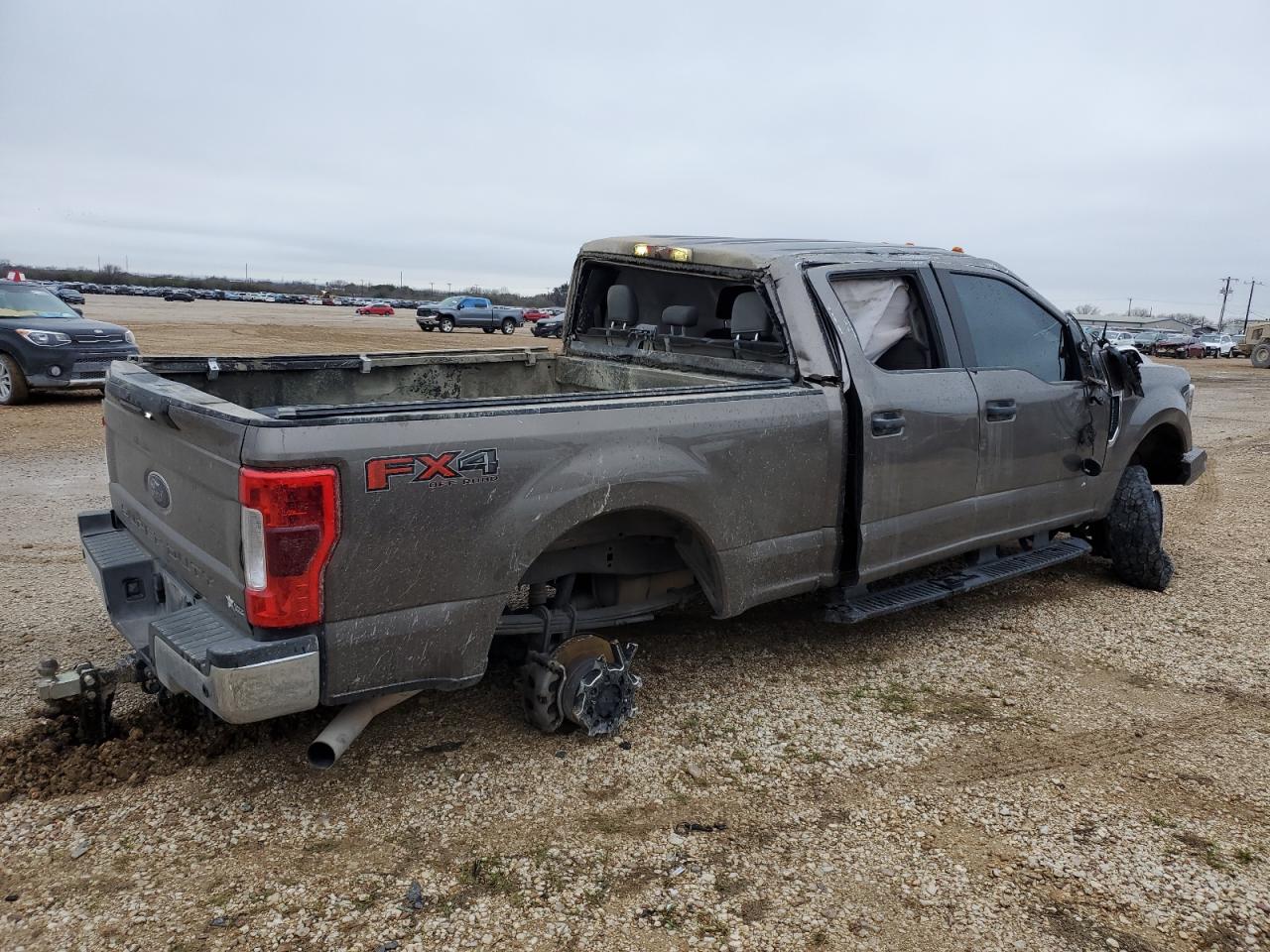 2019 Ford F250 VIN 1FT7W2B6XKEF33618 Copart auction photo, rollover / undercarriage damage thumbnail 3