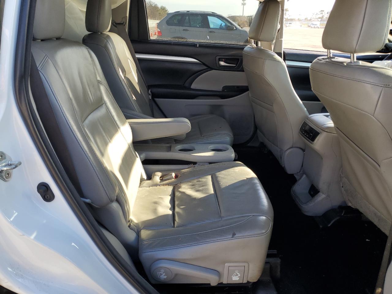 2018 Toyota Highlander VIN 5TDJZRFH1JS551192 Copart auction photo, front end / minor dent/scratches damage thumbnail 11