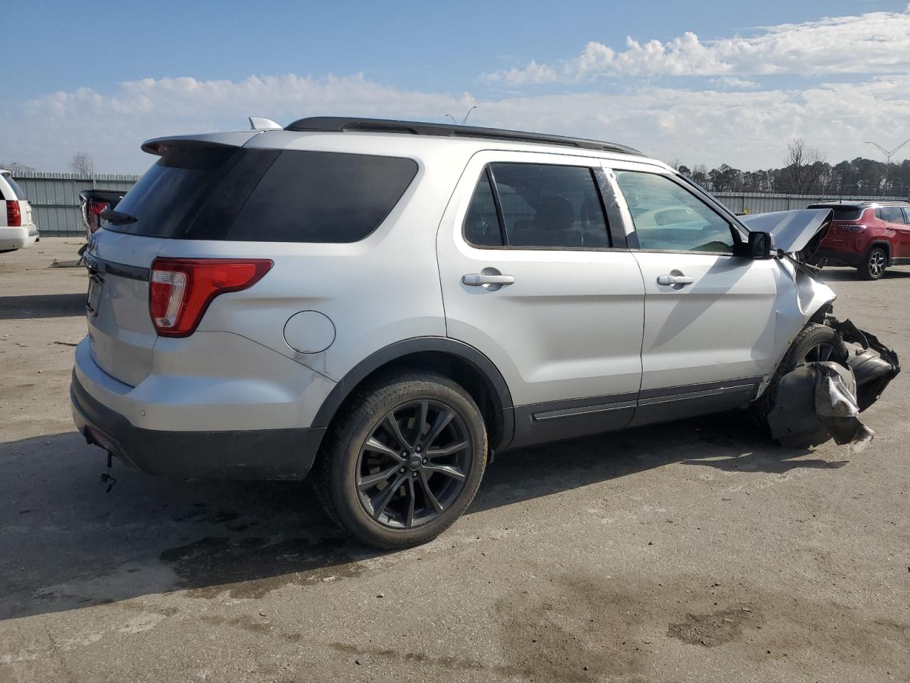 2017 Ford Explorer VIN 1FM5K7D8XHGB26938 Copart auction photo, front end / mechanical damage thumbnail 3