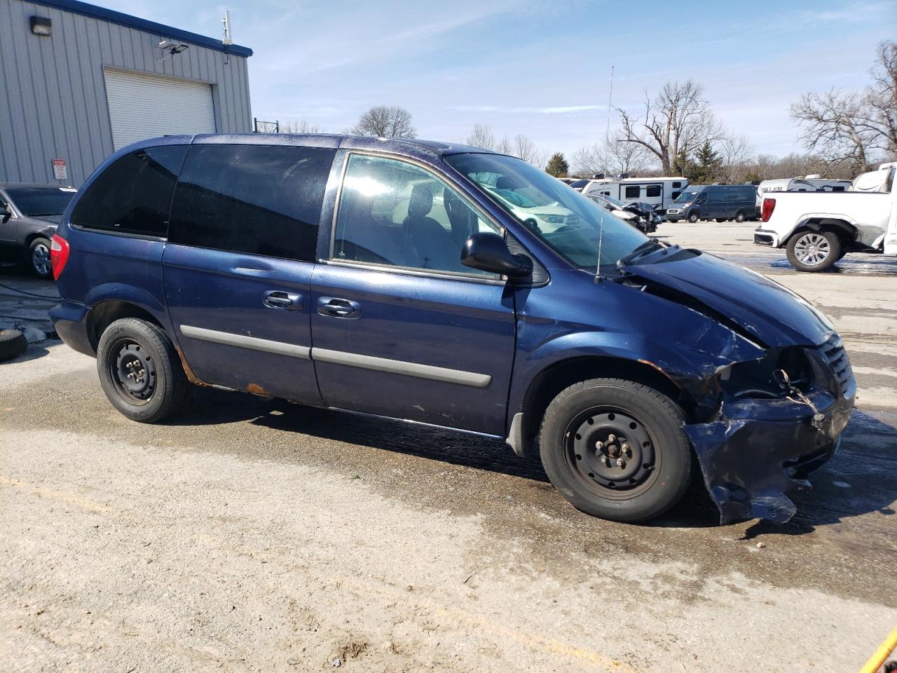 2006 Chrysler Town & Country VIN 1A4GP45R26B671086 Copart auction photo, front end / side damage thumbnail 4