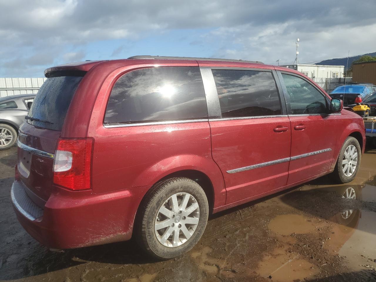 2015 Chrysler Town & Country VIN 2C4RC1BG6FR630022 Copart auction photo, front end damage thumbnail 3