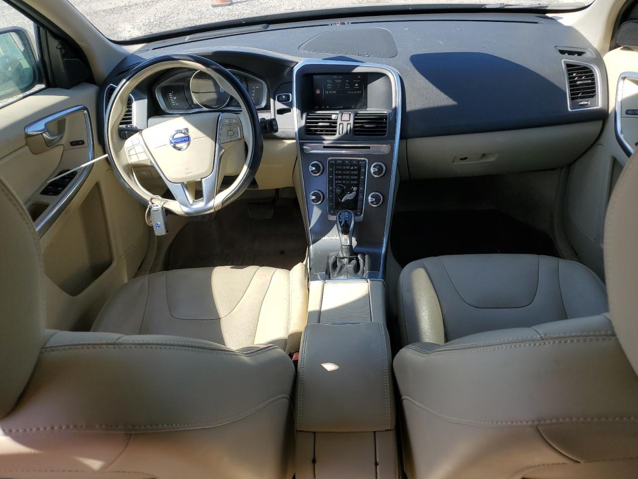 2015 Volvo XC60 VIN YV4612RM8F2729477 Copart auction photo, rear end damage thumbnail 8