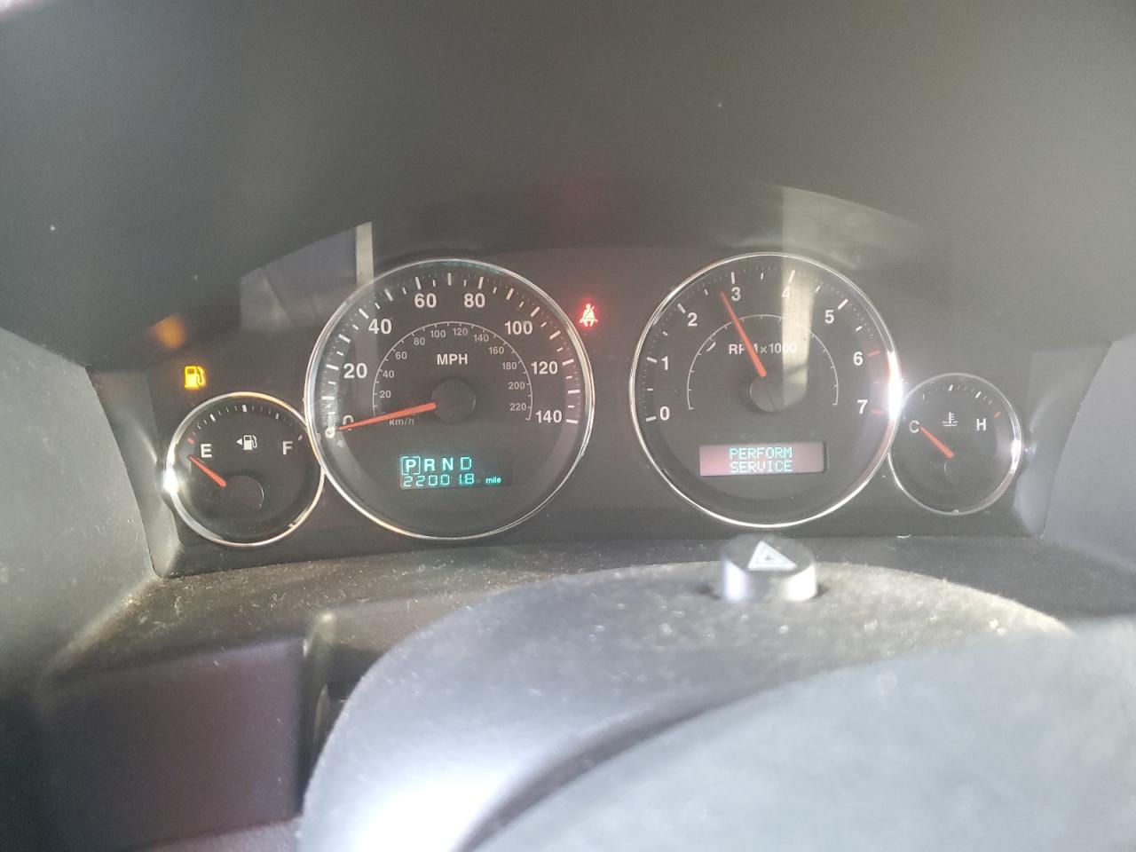 2007 Jeep Commander VIN 1J8HH48K07C587326 Copart auction photo, front end / side damage thumbnail 9