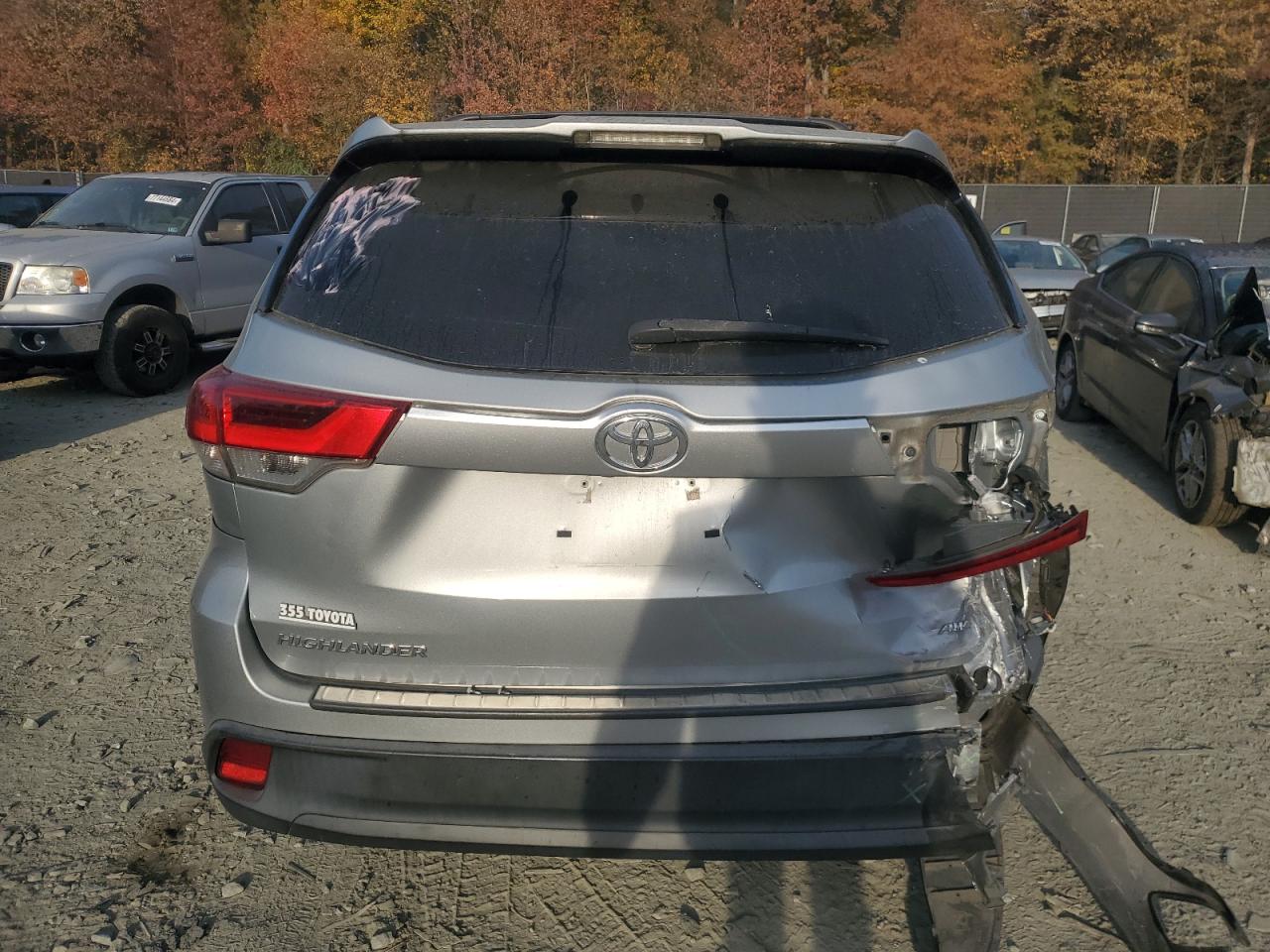 2017 Toyota Highlander VIN 5TDBZRFH9HS405329 Copart auction photo, rear end damage thumbnail 6