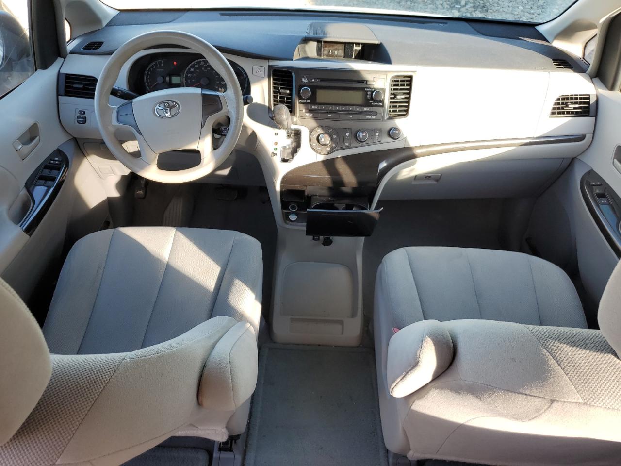 2011 Toyota Sienna VIN 5TDZK3DC9BS029505 Copart auction photo, water/flood damage thumbnail 8
