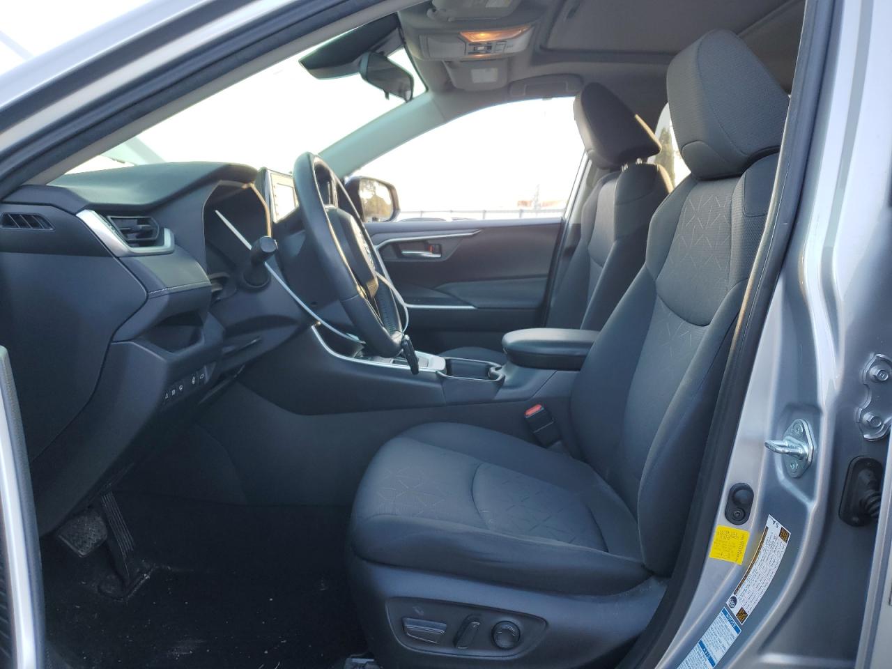 2019 Toyota RAV 4 VIN JTMP1RFV4KD018371 Copart auction photo, front end / minor dent/scratches damage thumbnail 7