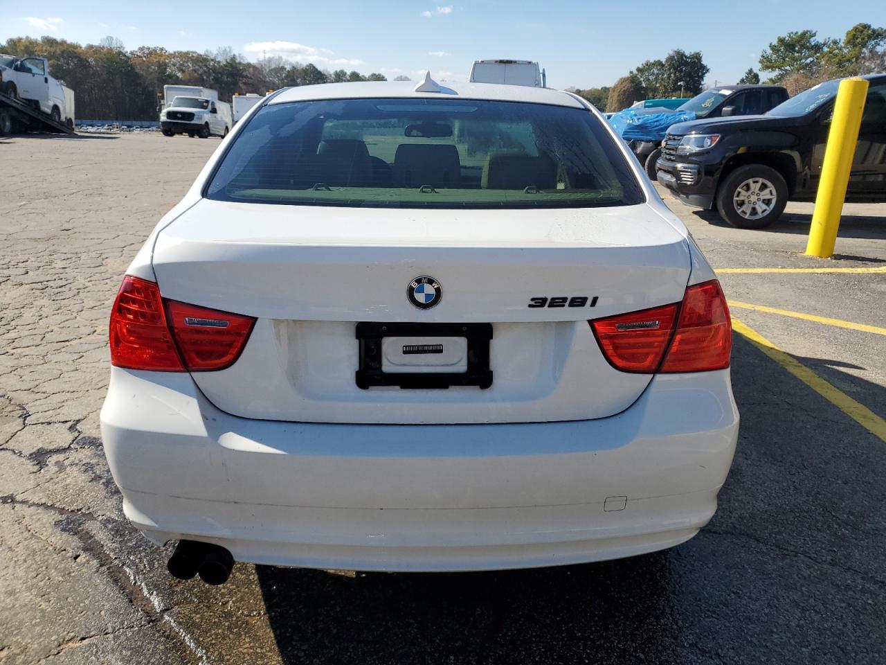 2011 BMW 3er VIN WBAPH7C50BA800721 Copart auction photo, front end damage thumbnail 6
