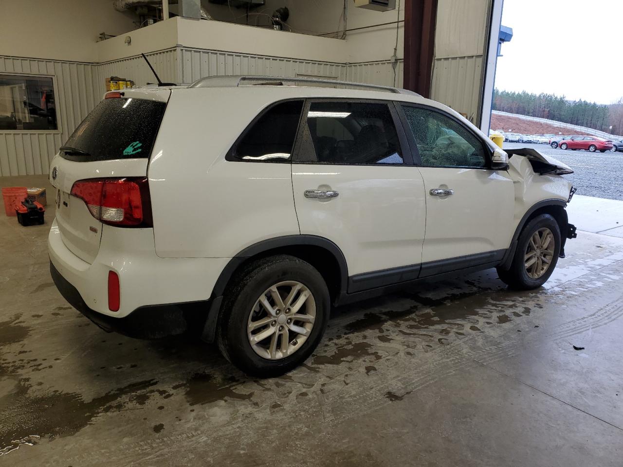 2015 KIA Sorento VIN 5XYKT4A68FG558451 Copart auction photo, front end / undercarriage damage thumbnail 3