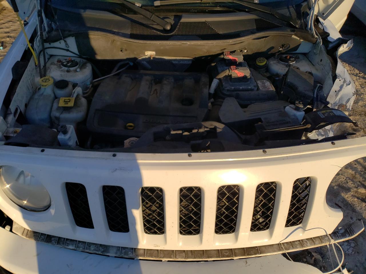 2015 Jeep Liberty (Patriot) VIN 1C4NJPBB5FD115740 Copart auction photo, front end / minor dent/scratches damage thumbnail 12