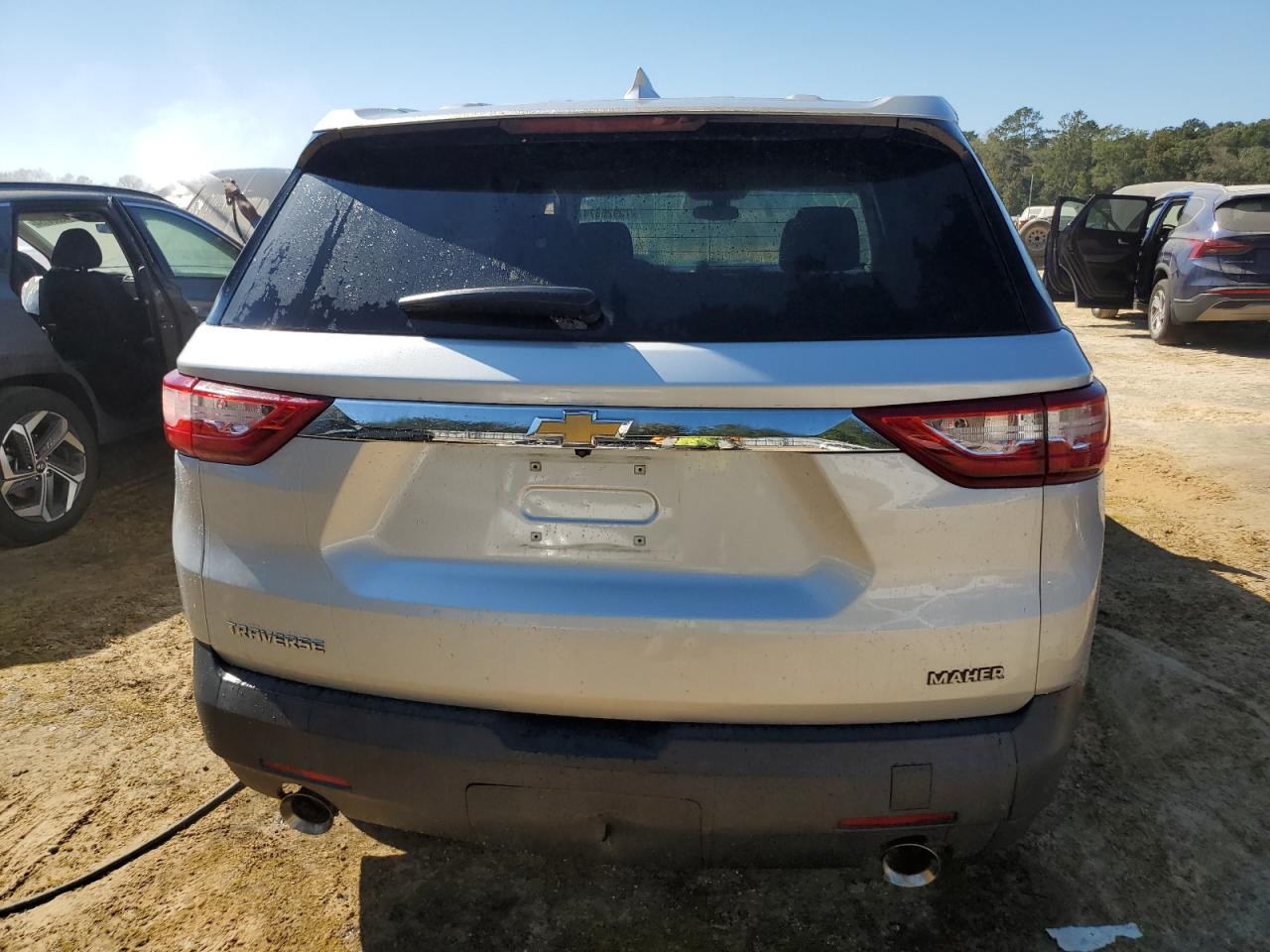 2019 Chevrolet Traverse VIN 1GNERFKW3KJ254449 Copart auction photo, water/flood / minor dent/scratches damage thumbnail 6