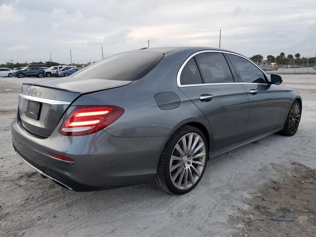 2017 Mercedes-Benz E-klasse VIN WDDZF4JB9HA030218 Copart auction photo, water/flood / minor dent/scratches damage thumbnail 3