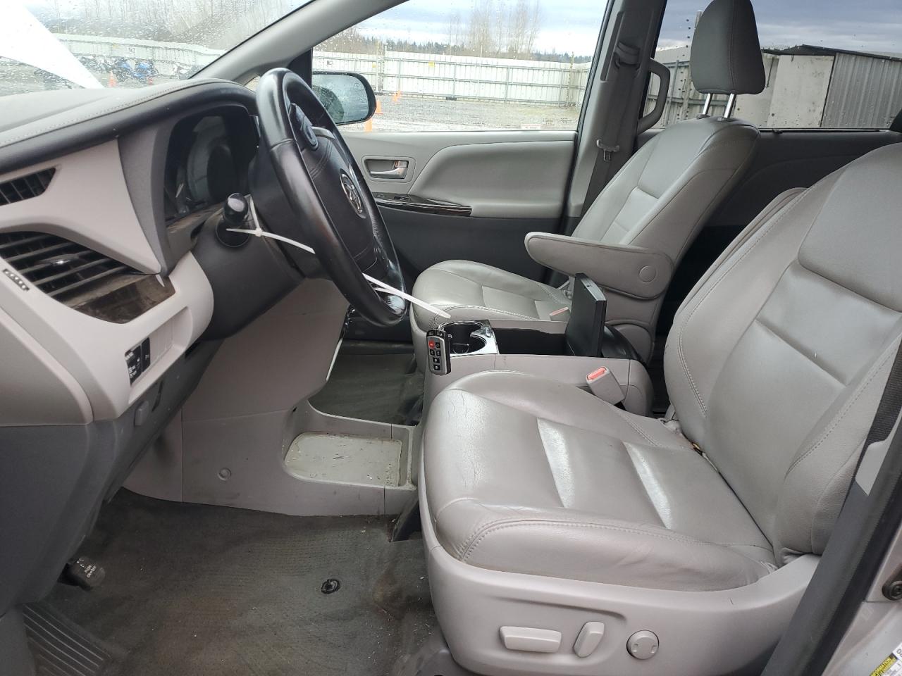 2018 Toyota Sienna VIN 5TDDZ3DC8JS199035 Copart auction photo, front end damage thumbnail 7