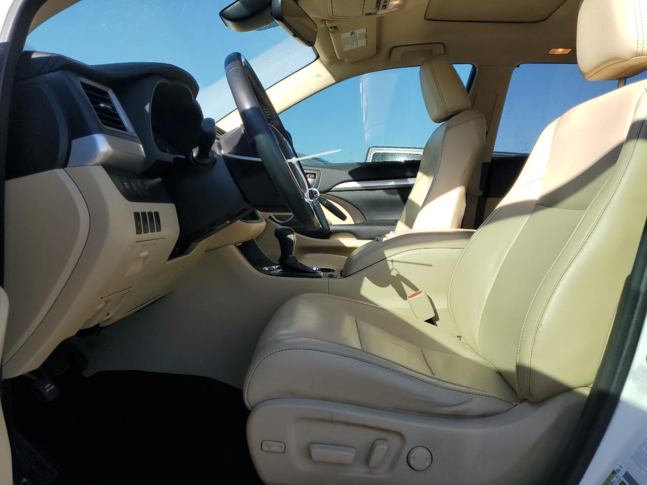 2017 Toyota Highlander VIN 5TDJZRFH2HS396825 Copart auction photo, rear end damage thumbnail 7