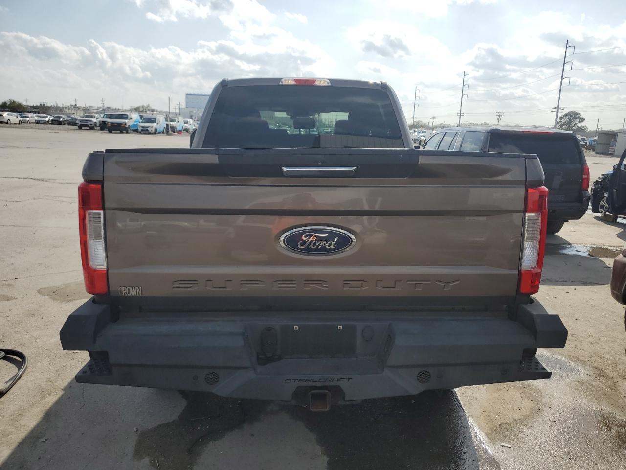 2018 Ford F250 VIN 1FT7W2BT7JEB15750 Copart auction photo, side / front end damage thumbnail 6