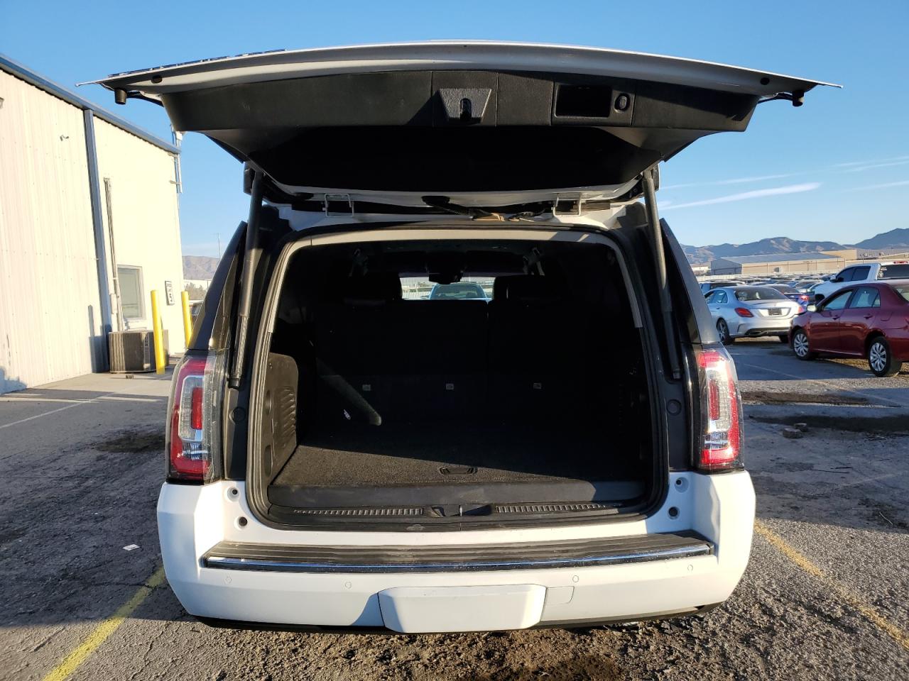 2019 GMC Yukon VIN 1GKS1HKJ7KR183796 Copart auction photo, front end damage thumbnail 6