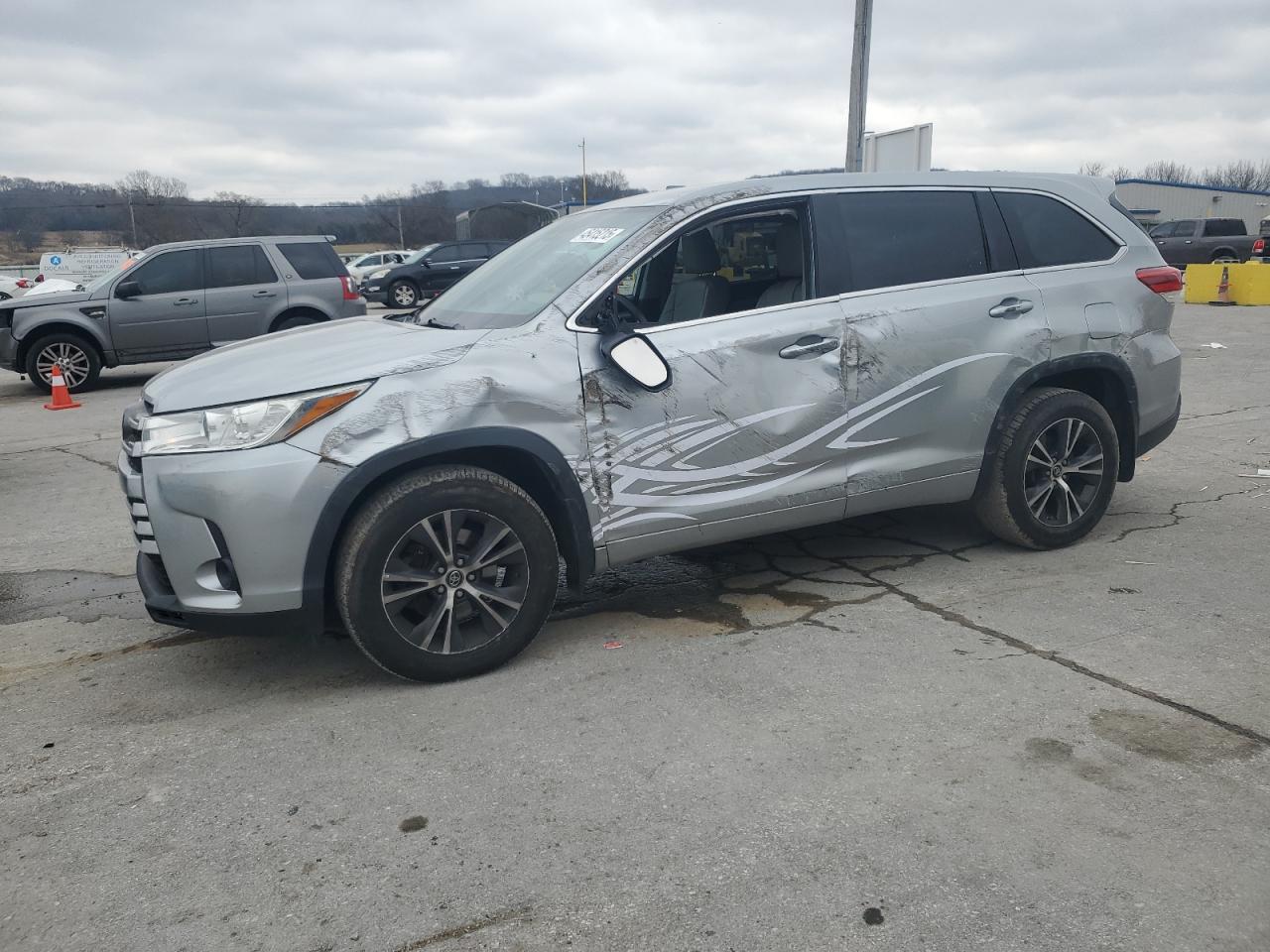 2018 Toyota Highlander VIN 5TDBZRFH8JS854376