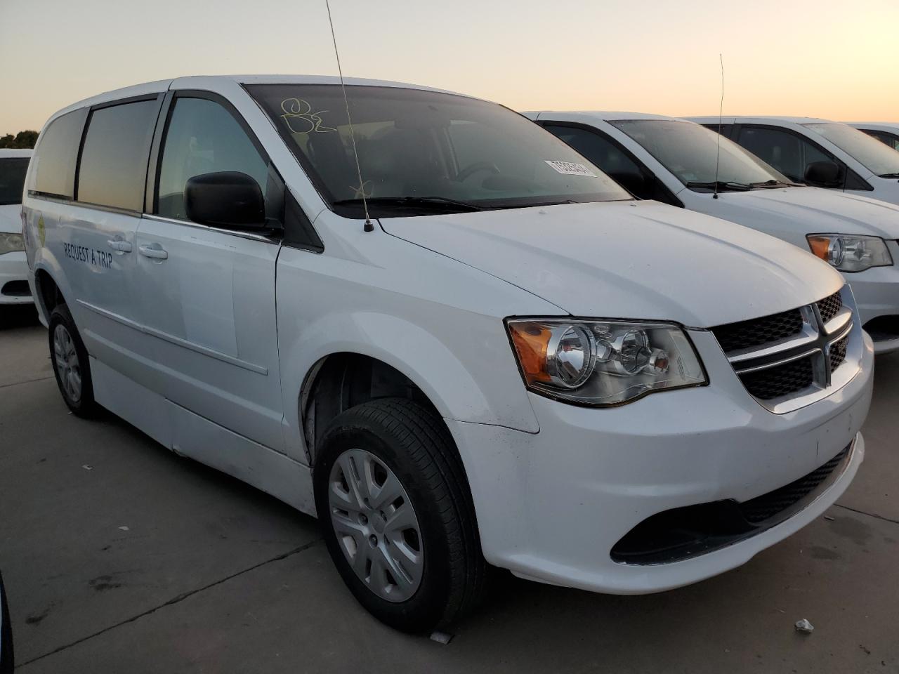 2017 Dodge Caravan VIN 2C4RDGBG0HR768027 Copart auction photo, minor dent/scratches damage thumbnail 4