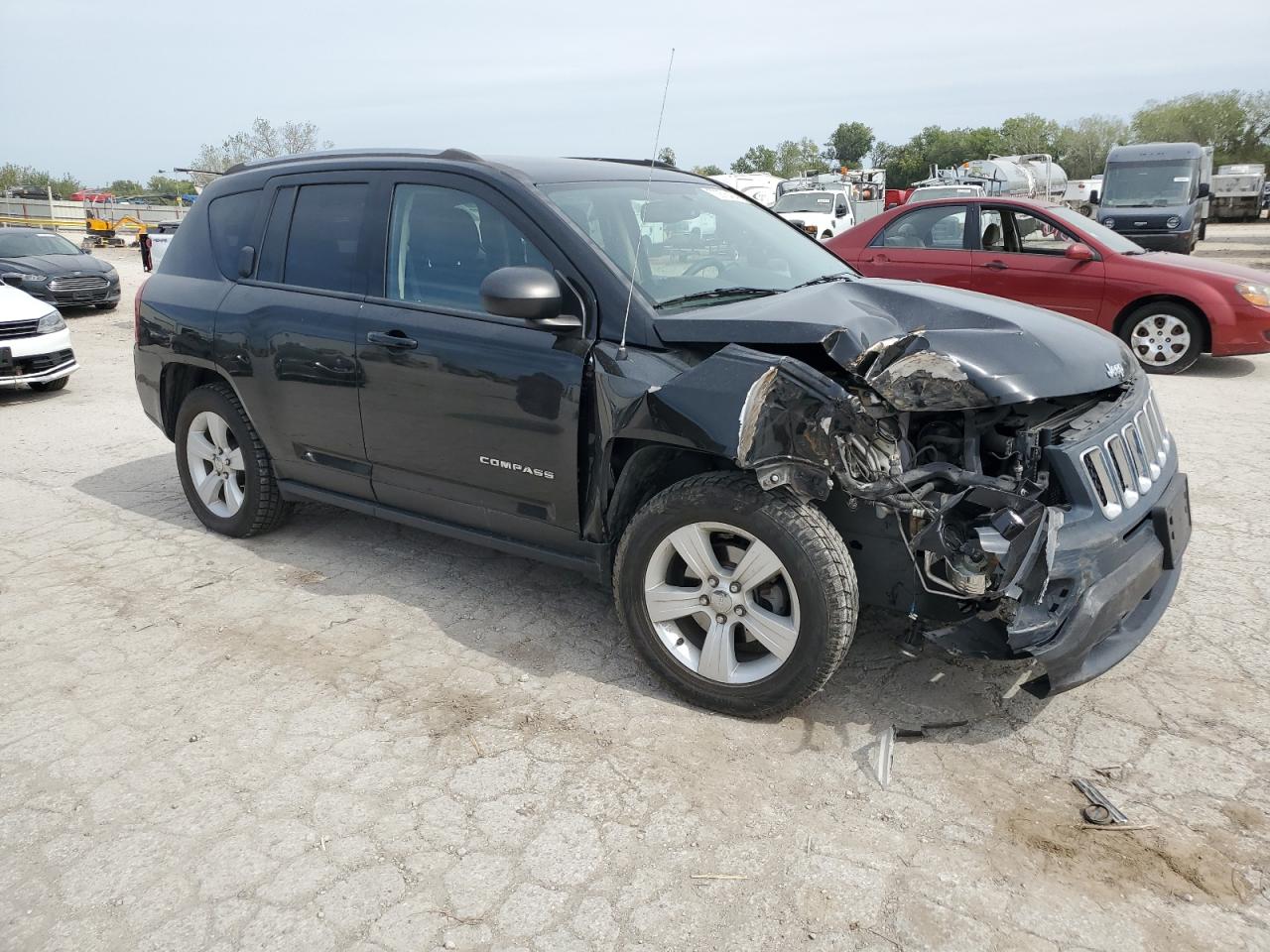 2016 Jeep Compass VIN 1C4NJDBB4GD780046 Copart auction photo, front end / minor dent/scratches damage thumbnail 4