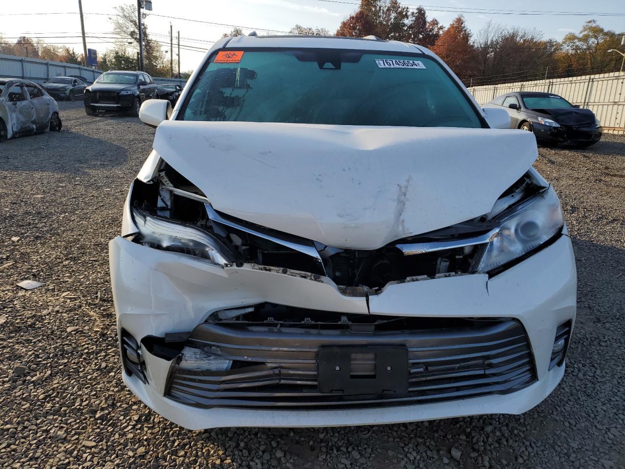 2019 Toyota Sienna VIN 5TDDZ3DC6KS221292 Copart auction photo, front end damage thumbnail 5