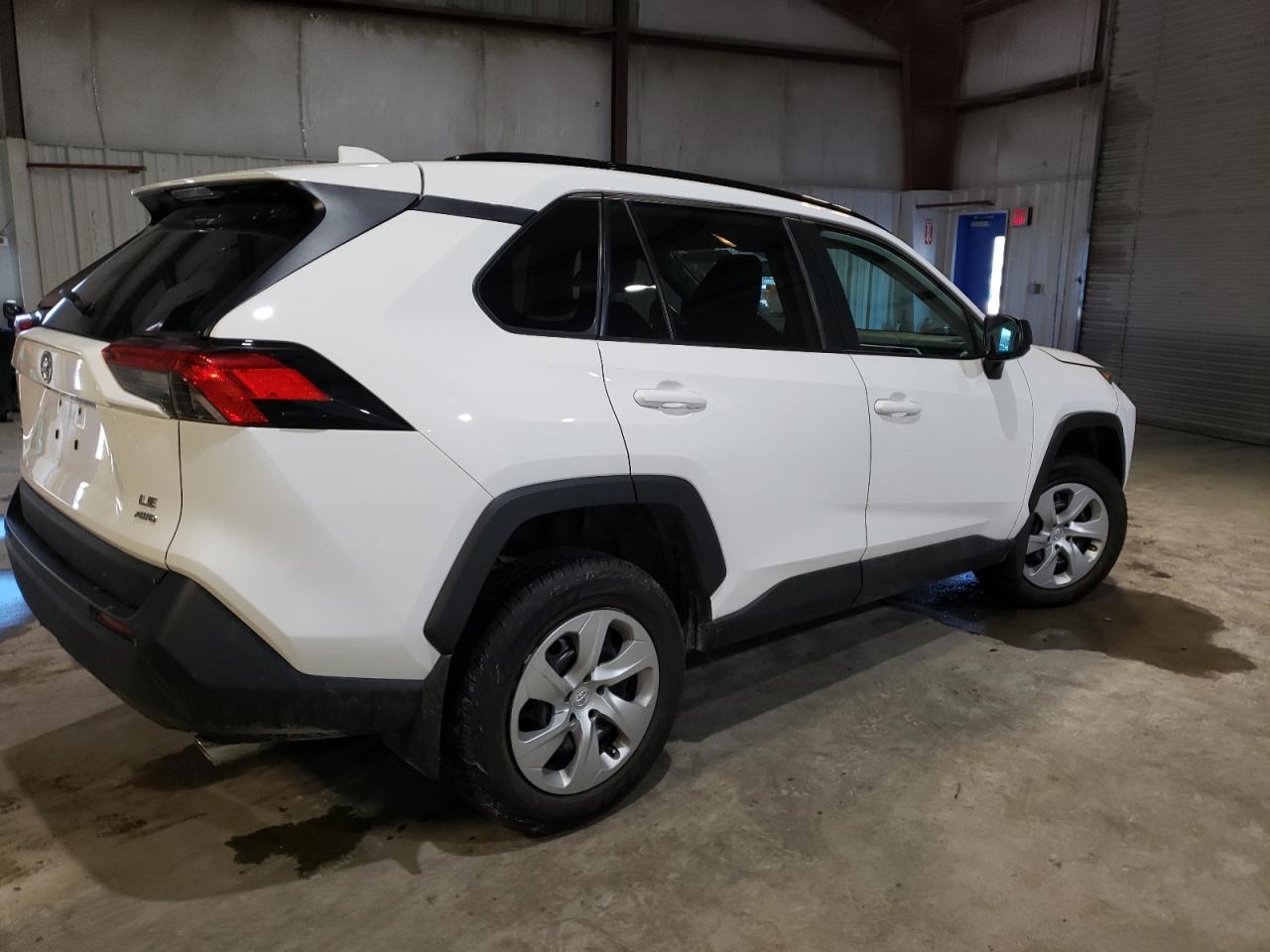 2020 Toyota RAV 4 VIN 2T3F1RFV8LW110082 Copart auction photo, front end / side damage thumbnail 3