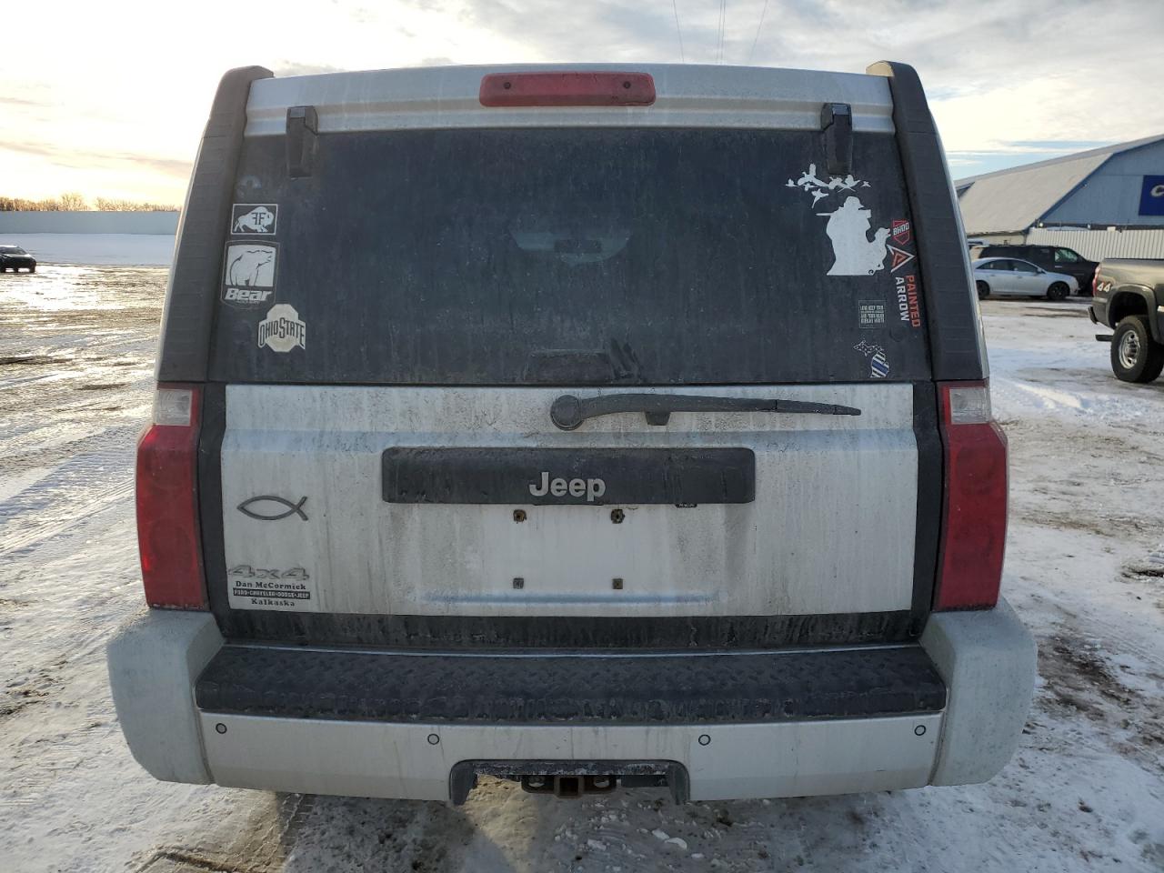 2008 Jeep Commander VIN 1J8HG48K18C159155 Copart auction photo, front end damage thumbnail 6