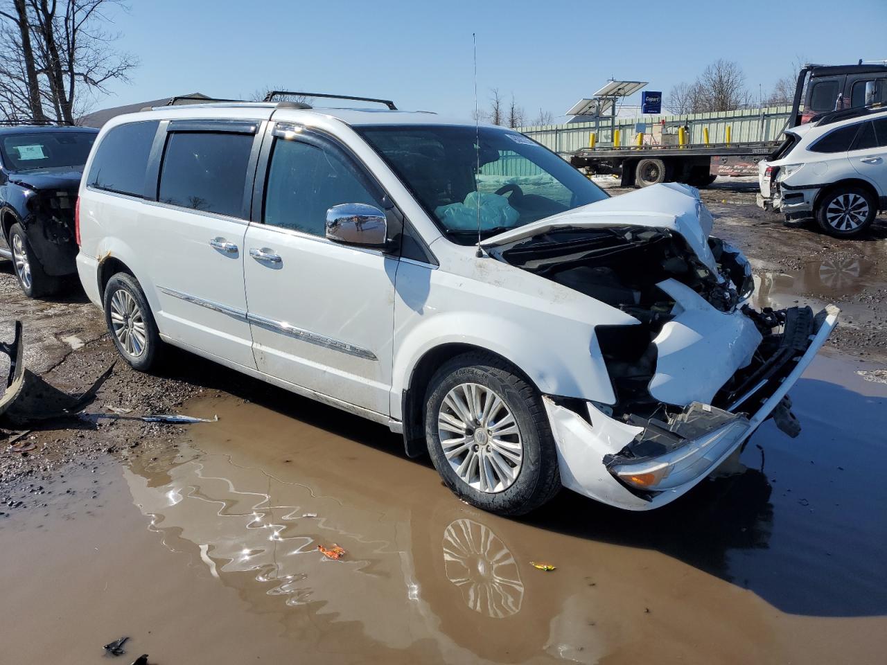 2015 Chrysler Town & Country VIN 2C4RC1GG1FR553701 Copart auction photo, front end damage thumbnail 4