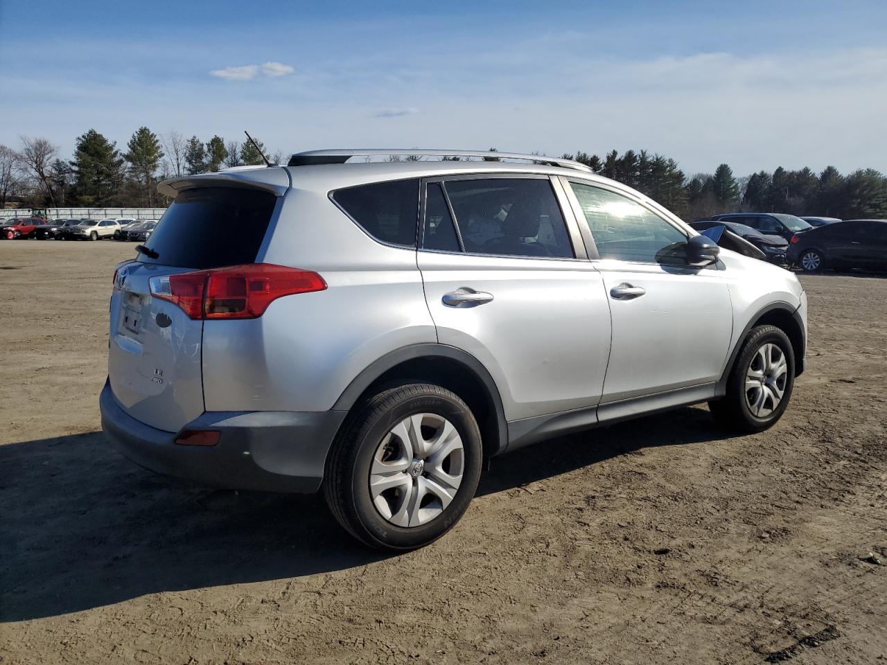 2015 Toyota RAV 4 VIN JTMBFREV7FJ046086 Copart auction photo, front end / minor dent/scratches damage thumbnail 3